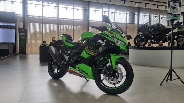 Batch Ketiga Kawasaki Ninja ZX-4RR Terkendala Pasokan Chip