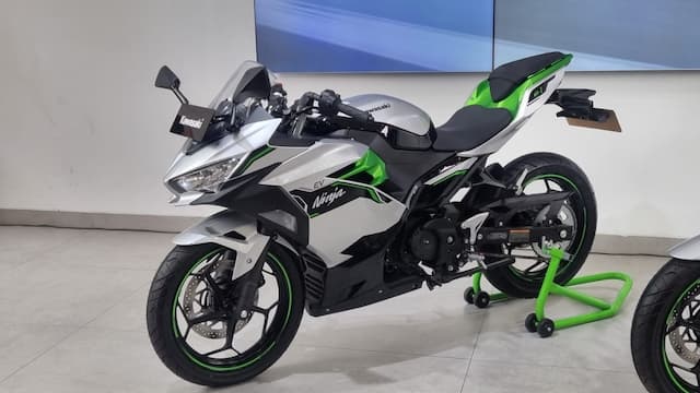 Motor Listrik Kawasaki Sudah Bisa Dipesan, Inden Sampai Tahun Depan?