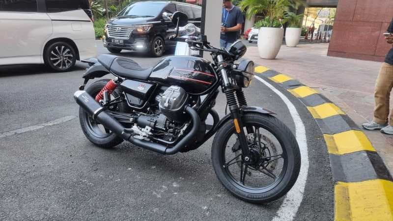 Moto Guzzi V7 Stone Special Edition Meluncur, Harganya Rp539 Jutaan