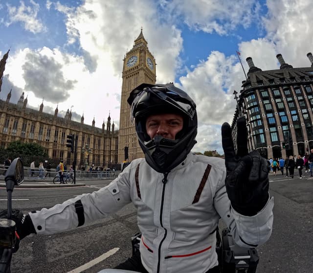 Ini Manusia Pertama Naik Motor Listrik dari Jakarta ke London