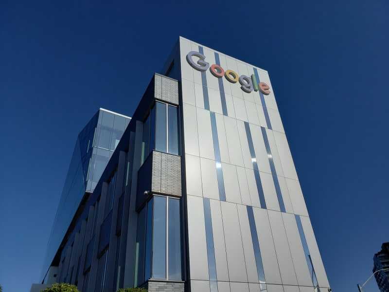 Pusat Data Google Alami Ledakan Listrik, 3 Teknisi Kritis