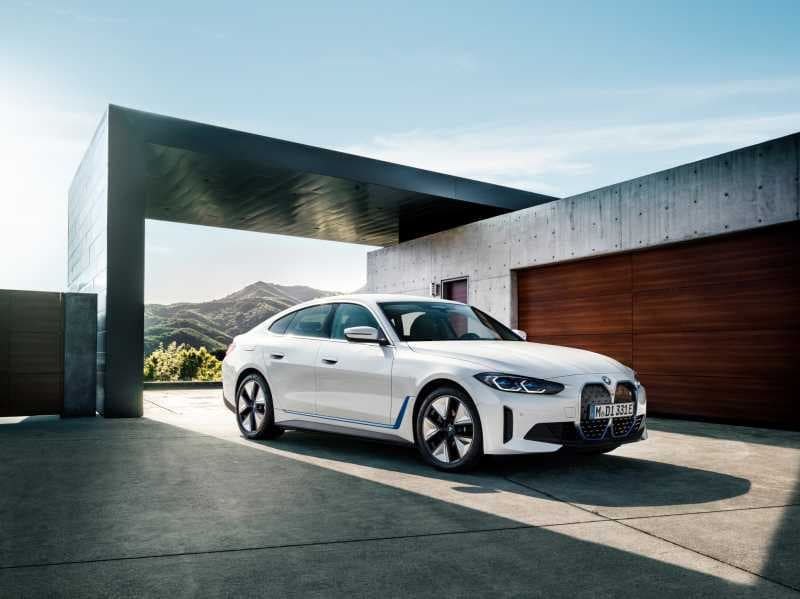 BMW i4 dan iX Jadi Mobil Listrik Andalan di IAA Mobility