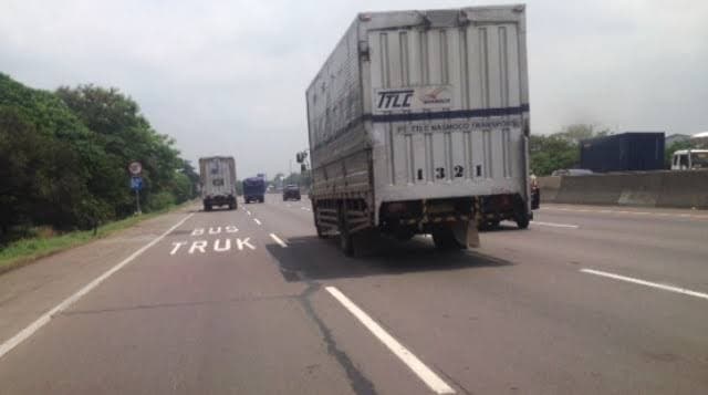 Gak Sembarang Truk Bisa Masuk Tol, Kenapa Gak Dilarang Sekalian Sih?