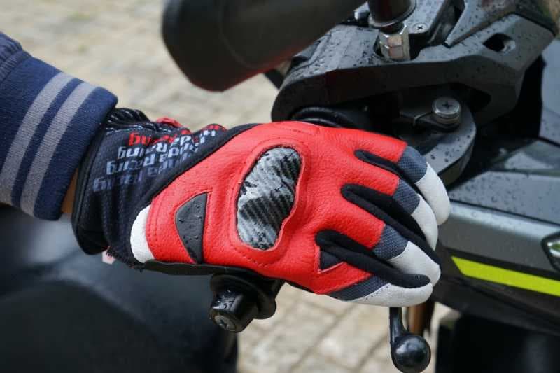 Tips Memilih dan Merawat Sarung Tangan Bikers Saat Pandemi