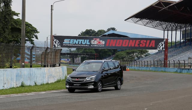 VIDEO: Wuling Cortez Ngebut di Sirkuit, Sekelas Innova Harga Xpander