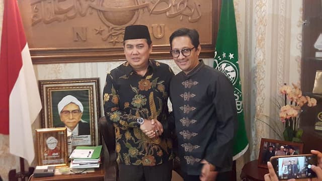 Kunjungi PBNU untuk Minta Maaf, Andre Taulany Diberi Tasbih