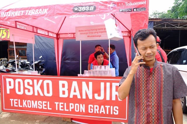 Telkomsel Sediakan Layanan Telepon dan <i>Charging</i> Gratis di Posko Banjir
