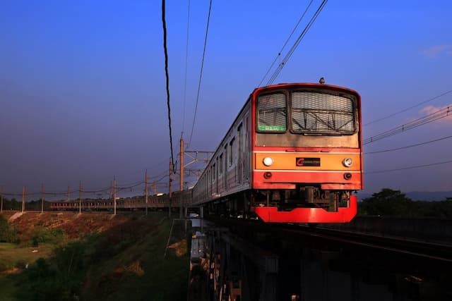 5 Hal ini Mungkin <i>Banget</i> Terjadi Kalau Gerbong Commuterline Sepi