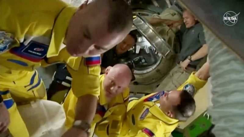 Ketika 3 Kosmonaut Rusia Pakai Seragam Kuning, Disangka Dukung Ukraina