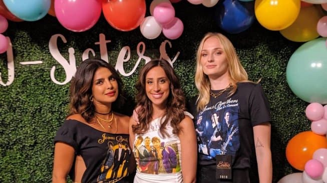 Priyanka Chopra dan Sophie Turner Tampil Suportif di Konser Jonas Brothers