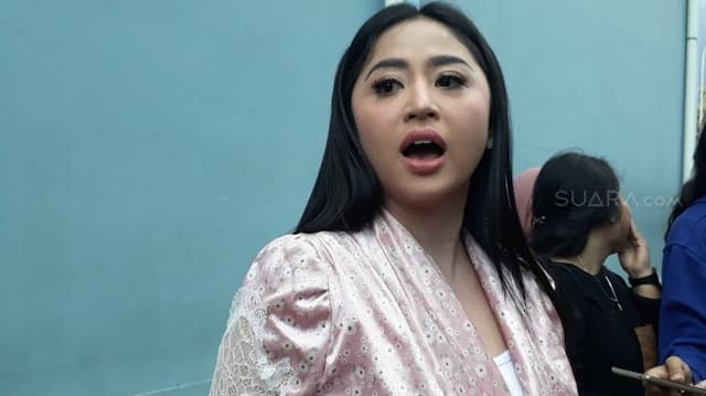 Unggah Video Seksi Masa Lalu, Dewi Perssik Curhat Panjang Lebar