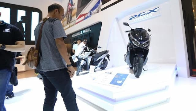 40 Honda PCX Hibrid Dipesan Pengunjung IIMS 2018