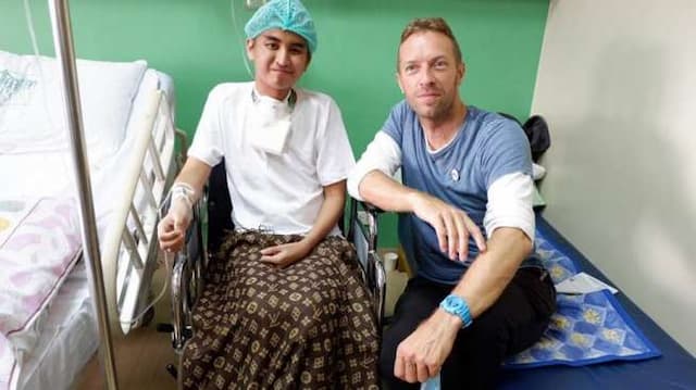 Gagal Nonton Coldplay, Pria Ini Malah Disambangi Chris Martin