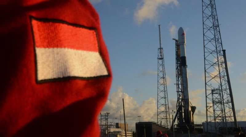 Alasan di Balik Peluncuran Satelit Merah Putih di Malam Hari