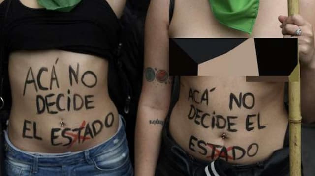 Bertelanjang Dada, Perempuan Argentina Tuntut Legalisasi Aborsi