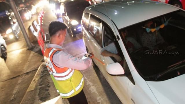 Mulai Macet, Gerbang Tol Merak Antre 1 KM