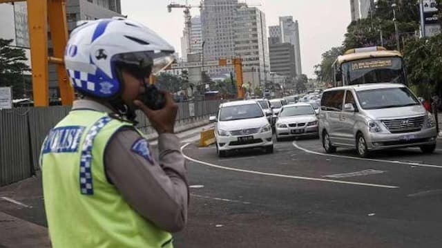 Tolak Ditilang, Watoni Ludahi dan Lindas Kaki Polisi di Kuningan