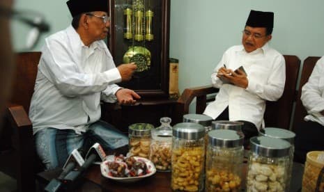 Sosok KH Hasyim Muzadi di Mata Jusuf Kalla