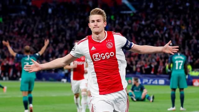 De Ligt Disebut Terima Rayuan Ronaldo ke Juventus