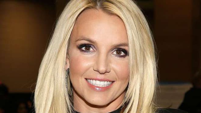 Dicap Belum Sembuh, Britney Spears Malah Tampil Mesra dengan Pacar