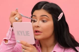 Kylie Jenner Beri Kado Natal Putrinya Mini Ferrari dan Lamborghini