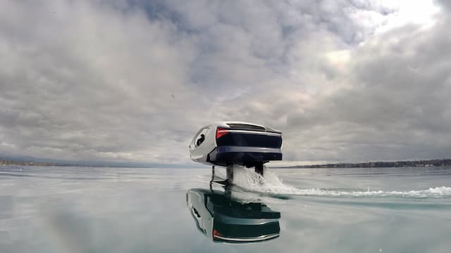 SeaBubbles, Taksi Listrik yang Bisa Terbang di Atas Laut