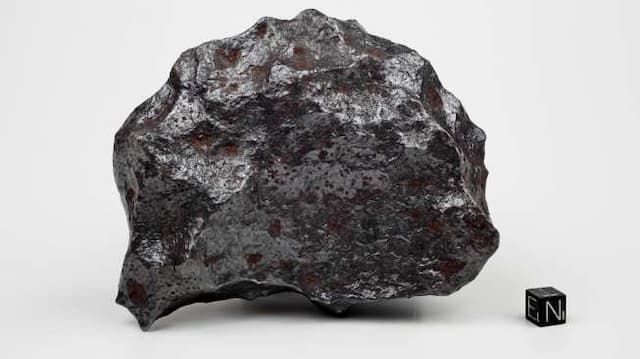 Meteor asal Bulan Laku Terjual Rp 9,3 Miliar