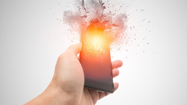 5 Faktor Penyebab Baterai Ponsel Bisa Terbakar dan Meledak