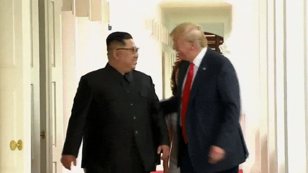  Momen ‘Mesra’ Trump dan Kim Jong-un yang Tertangkap Kamera